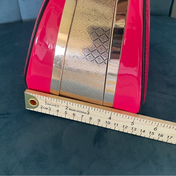 Hot pink handbag with gem clasp. - Picture 2 of 7